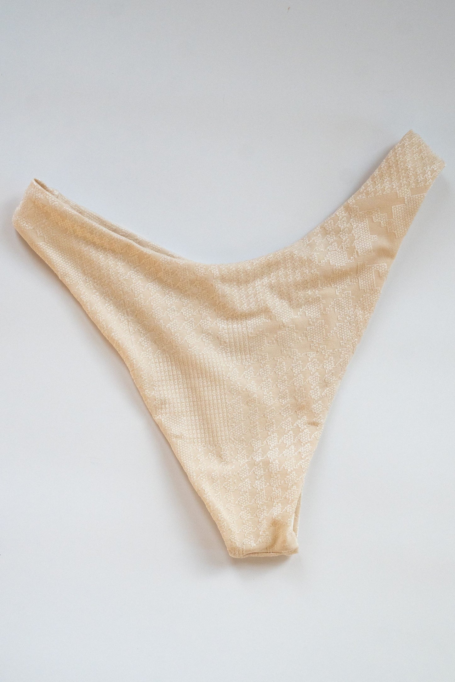 Alyssa Bottom / Bone